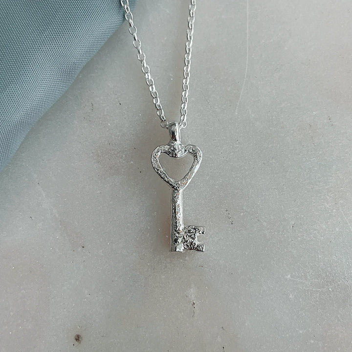 MOLTON ASHES KEY CHARM NECKLACE