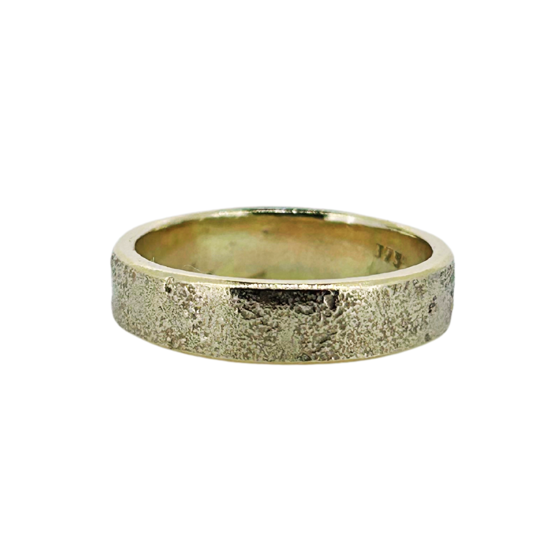 GOLD MOLTON ASHES BAND RING