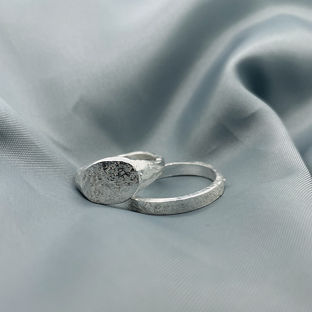 MOLTON ASHES SIGNET RING