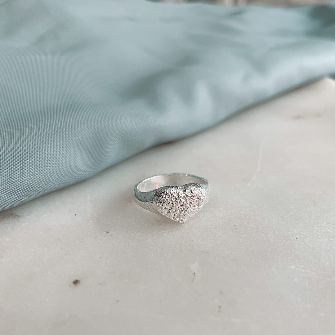 MOLTON ASHES HEART SIGNET