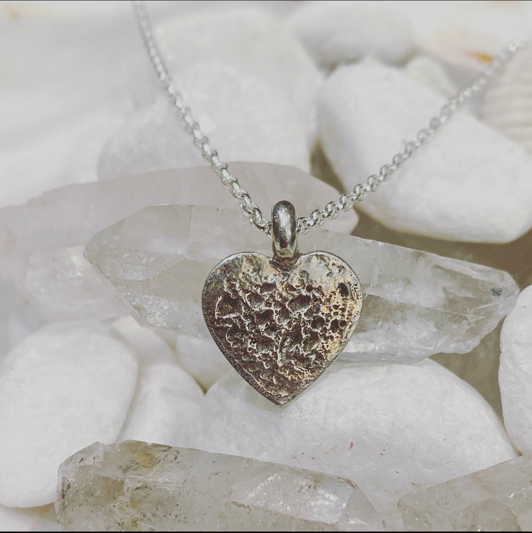 MOLTON ASHES HEART NECKLACE
