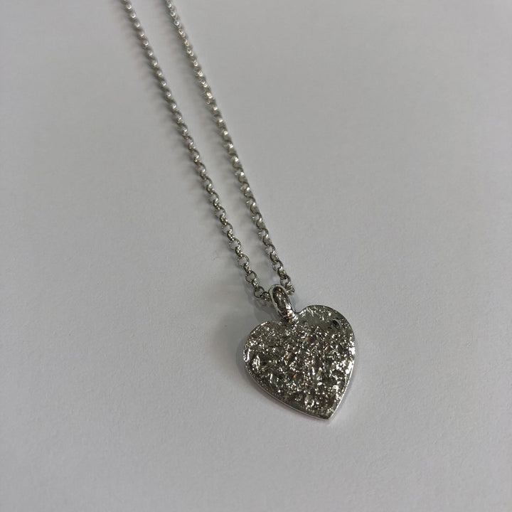 MOLTON ASHES HEART NECKLACE